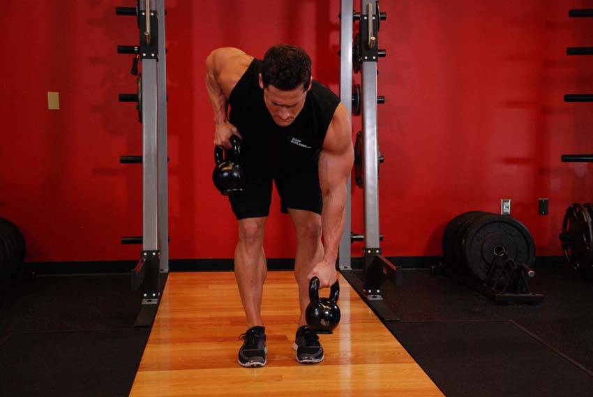 Alternating Kettlebell Row — demonstration image 2
