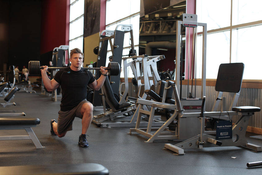 Barbell Walking Lunge — demonstration image 2