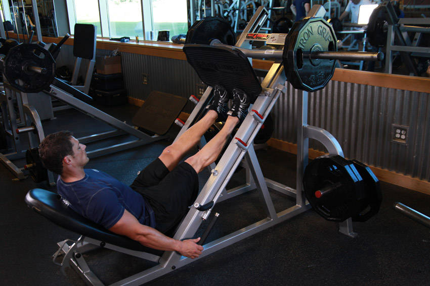 Calf Press On The Leg Press Machine — demonstration image 2