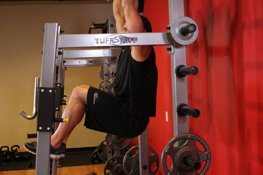 Hanging knee raise — demonstration image 2