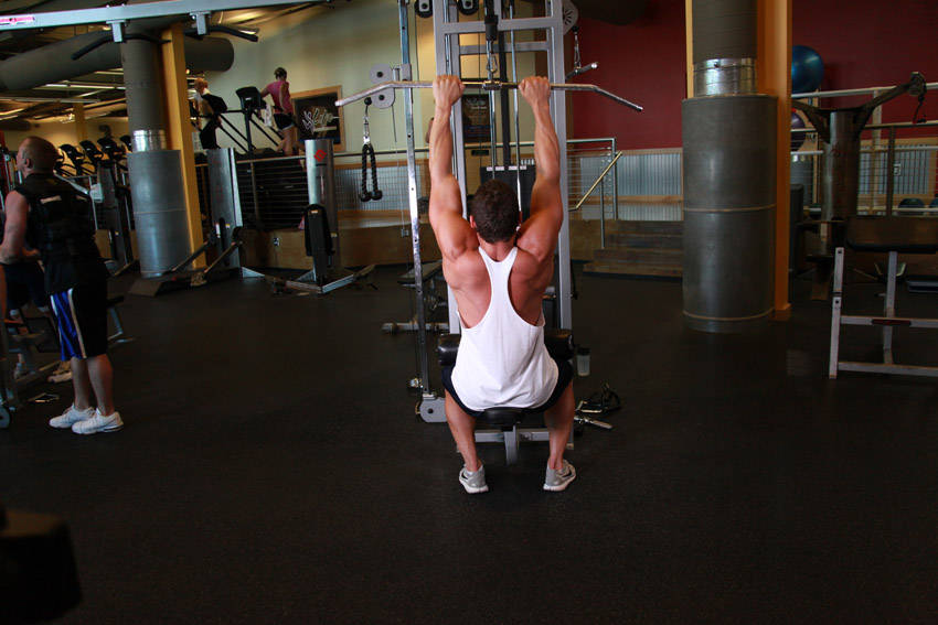 Neutral-grip pulldown
