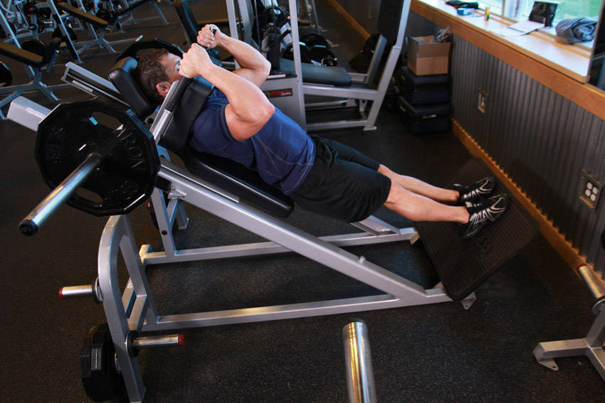 Narrow Stance Hack Squats — demonstration image 2